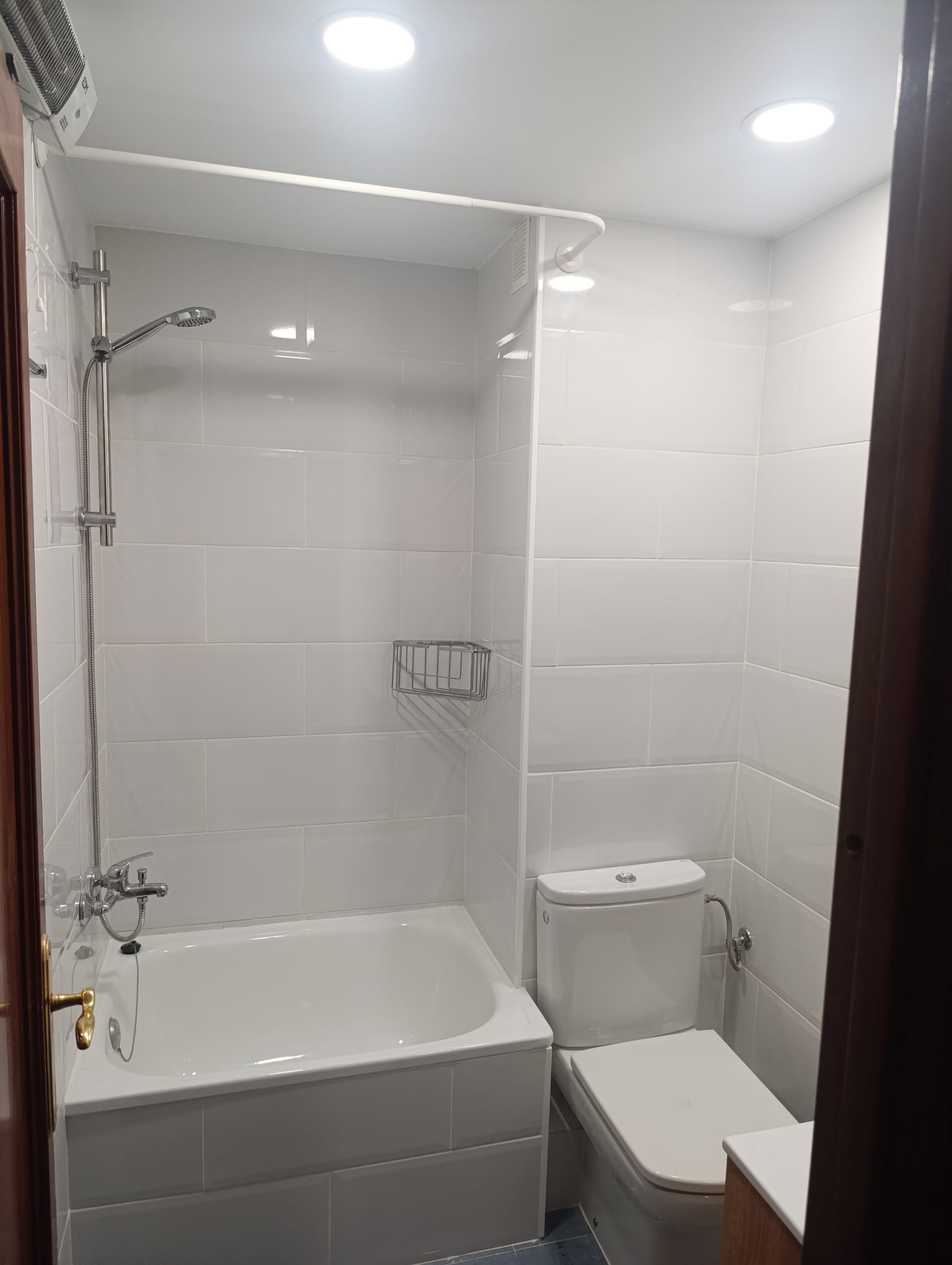 Lavabo petit amb acabats de qualitat - MadartCat