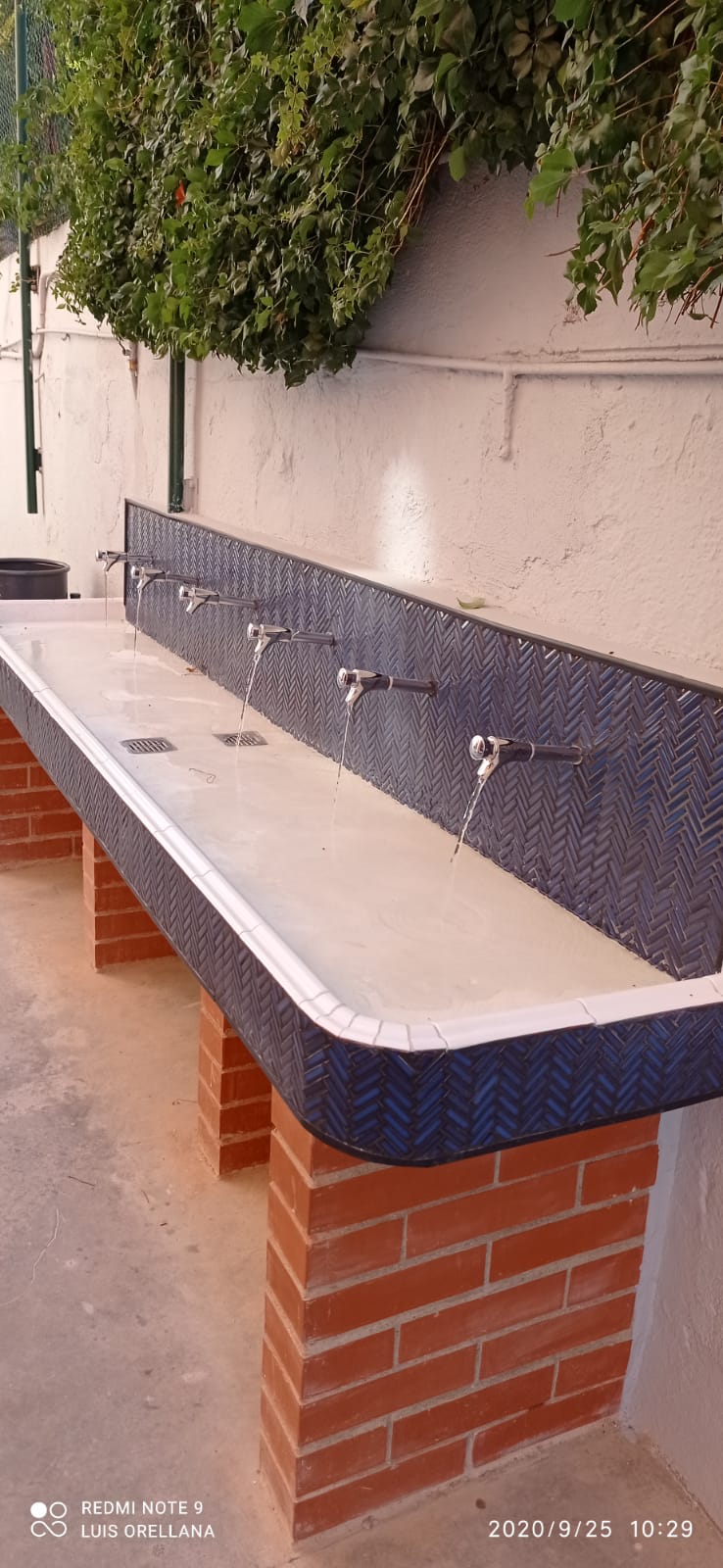 Font d'aigua per a escola amb disseny funcional - MadartCat