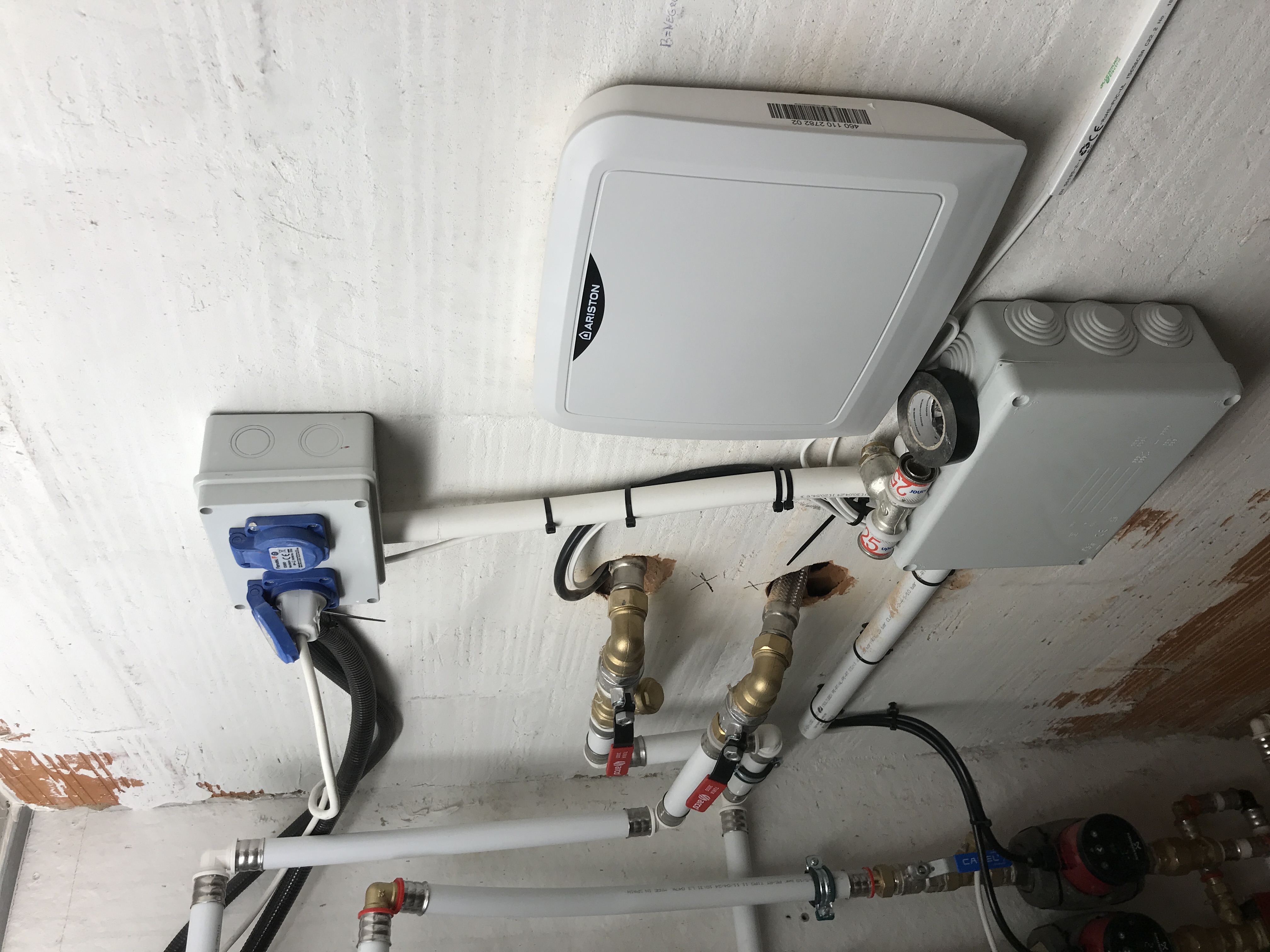 Sala centralitzada d'aerotèrmia amb instal·lació professional - MadartCat